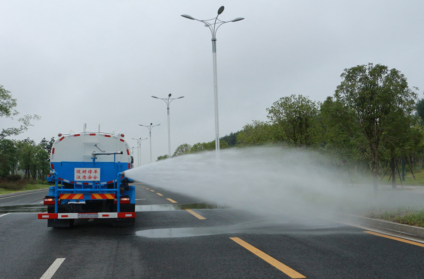 國(guó)六東風(fēng)D1L新款 11方灑水車側(cè)噴功能演示